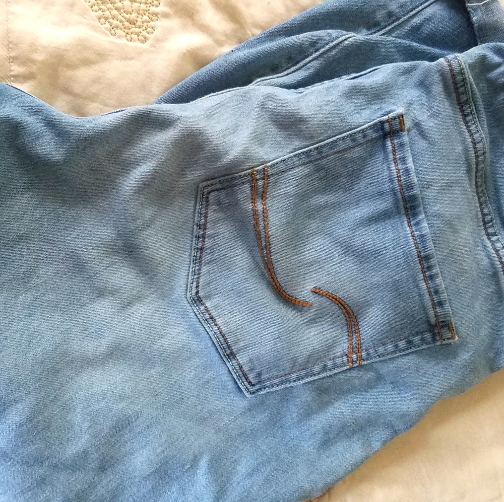 Levi's Signature Cropped & Frayed Jeans 16